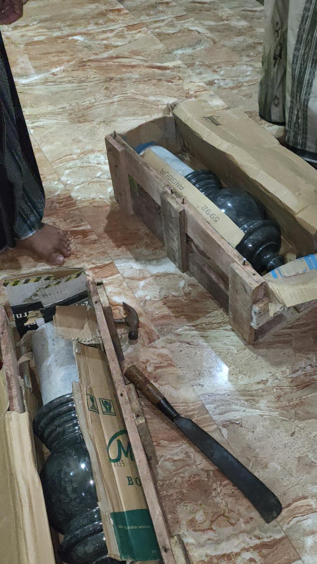 Nisan Bundar Marmer Hitam Model Cungkup