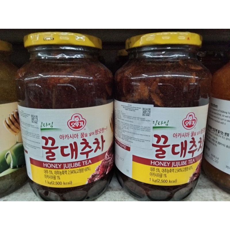 

minuman konsentrat kurma merah dengan madu dan potongan kurma merah