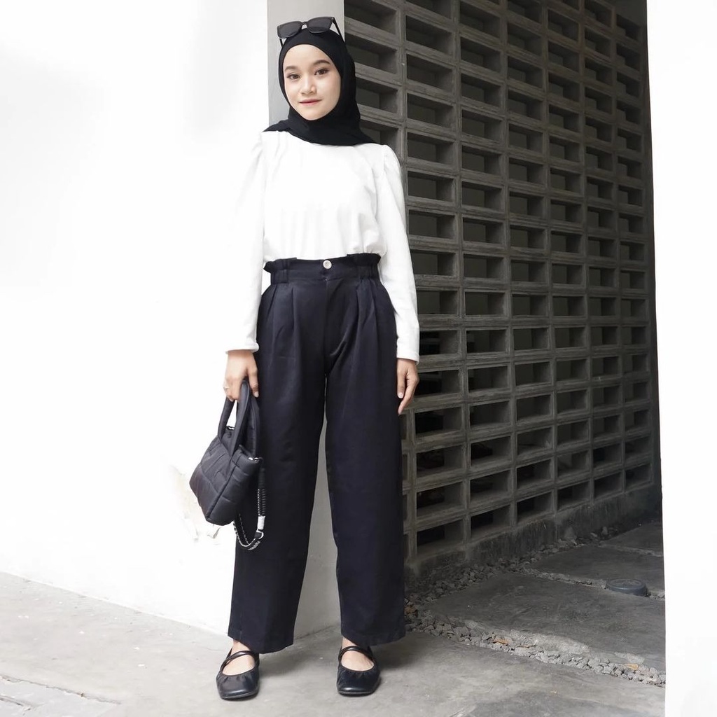 AFIFA CELANA  PANT Shakila Ukuran : All size fit to L besar - Lingkar Pinggang : +/- 60 cm - Panjang Celana : +/- 90 cm CELANA WANITA TERBARU CELANA ABG CELANA OOTD  MODEL TERBARU  SIMPLE ELEGAN NYAMAN DI PAKAI DAN  COCOK UNTUK SEGALA AKTIFITAS CELANA2022