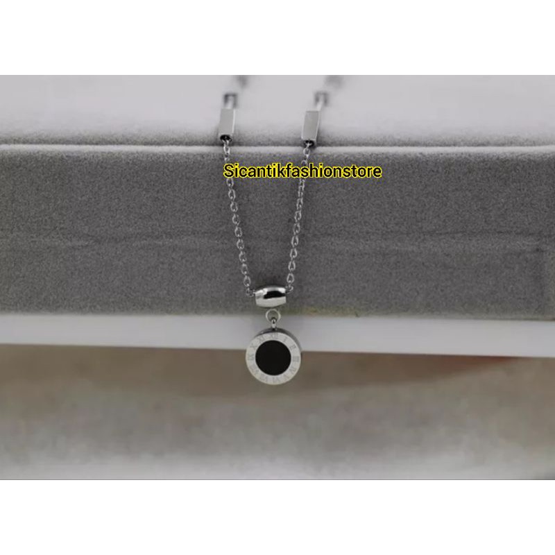 Kalung Titanium Silver Liontin Bulgari Angka Romawi Bolak balik Terlaris Terbaru Anti Karat Selamanya Kalung Titanium Fashion Wanita Kalung plus Liontin Silver