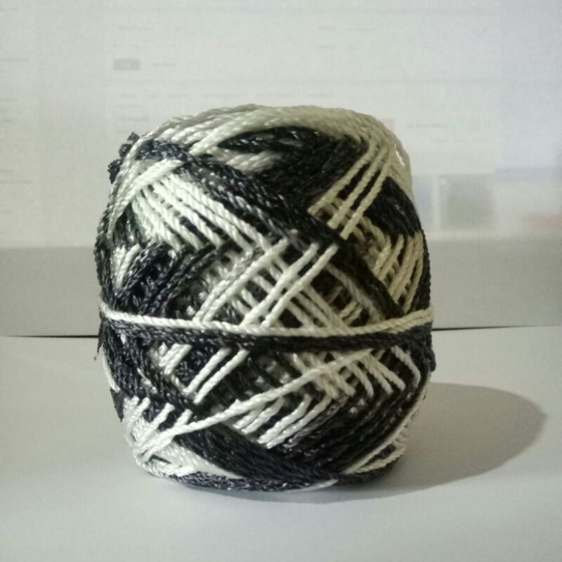 Benang Rajut nilon sembur gradasi kilap hitam putih 100gr promo hemat bisa cod