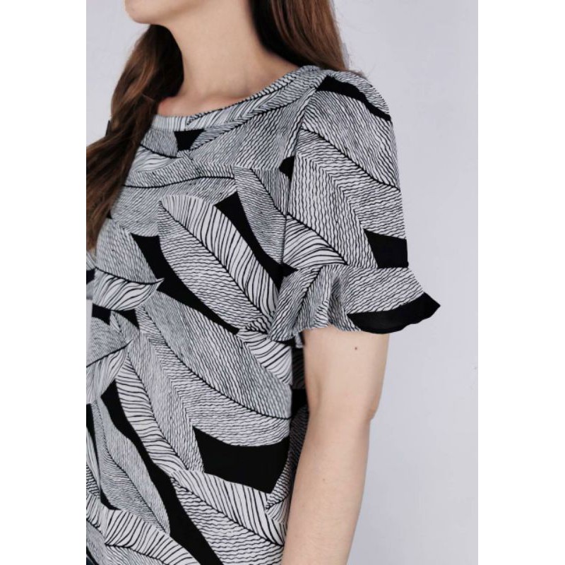 Loft monochrome ruffle blouse ori