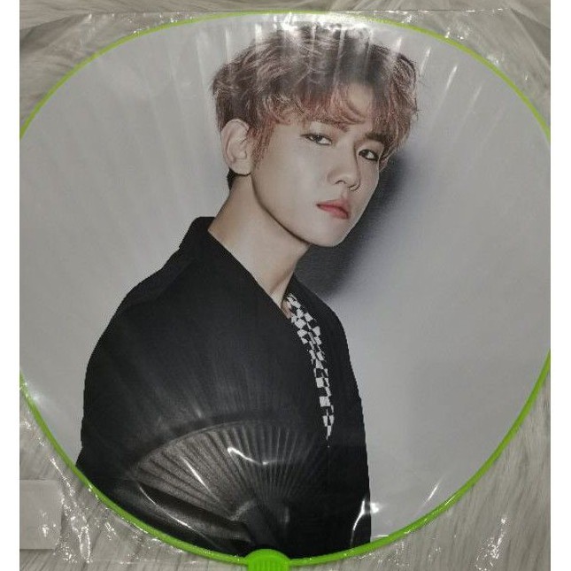 exo cbx girls japan showcase official uchiwa / handfan - baekhyun version