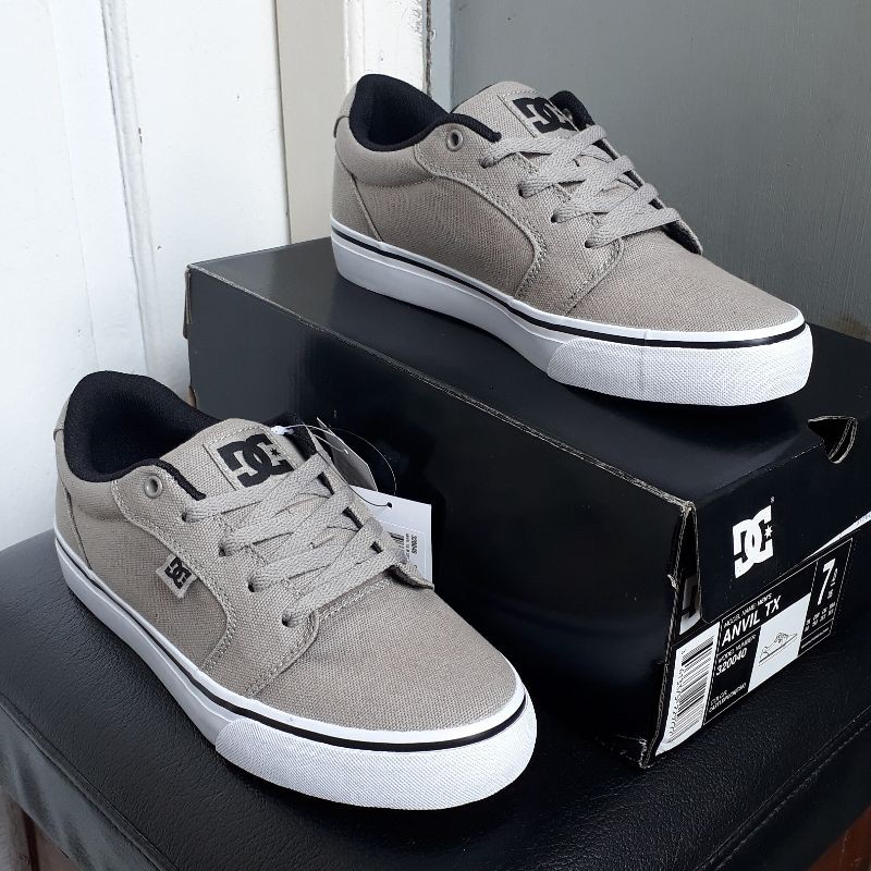 ORI SALE DC Shoes Men up to 70% Anvil TX Castlerock Sepatu Pria