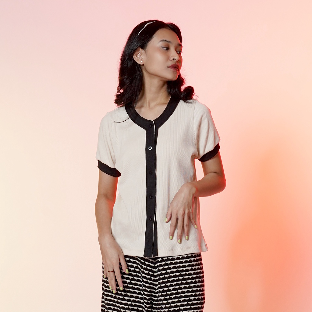 NONA Queens Top Short Sleeve Cream Black - Atasan Wanita