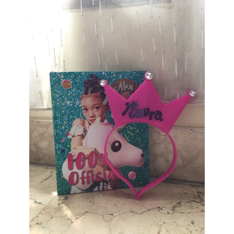 buku aku naura + bando konser