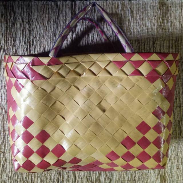 Tas keranjang anyaman kecil