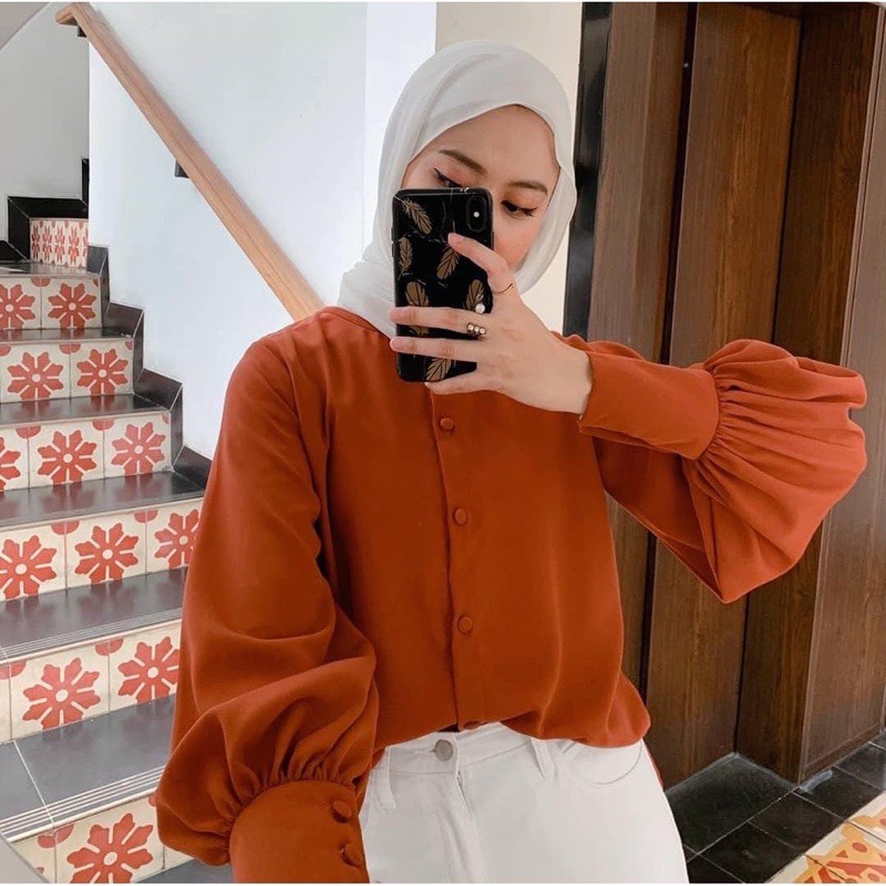 Baju Atasan Remaja Terbaru Blouse Wanita Kekinian Model Tangan Balon Puff Masa Kini Buat OOTD HIJAB