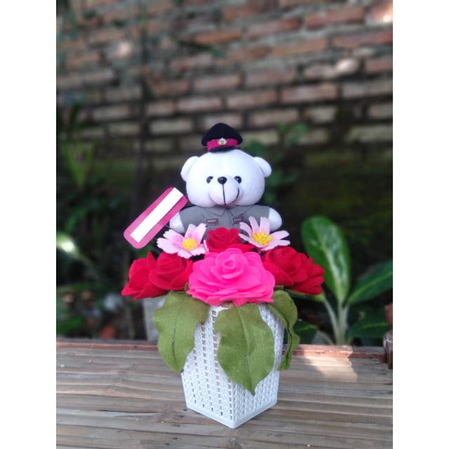 BONEKA PROFESI POLISI / BUKET BONEKA FLANEL / BUKET BUNGA WISUDA / KADO WISUDA