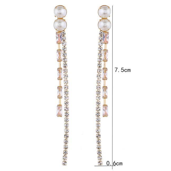 LRC  Anting Tusuk Fashion White Alloy Pearl And Diamond Earrings D28746