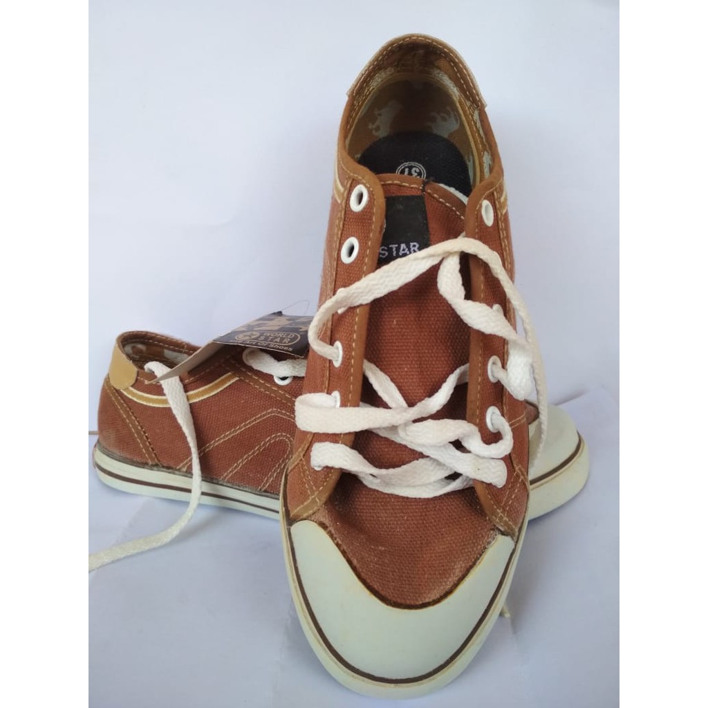 sepatu sneakers wanita world star cuci gudang