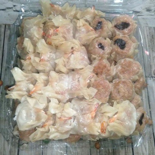 

Dimsum ayam dan udang isi 100 plus saos
