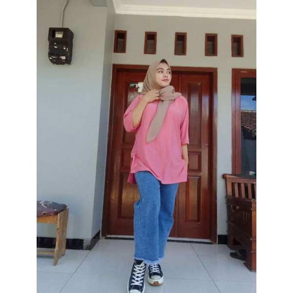 Basic Oversized Top Kaos Polos Wanita