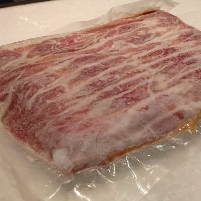 

TERLARIS !!! Streaky Bacon / Smoked Bacon / Smoked Samcan Pork Belly - 500g