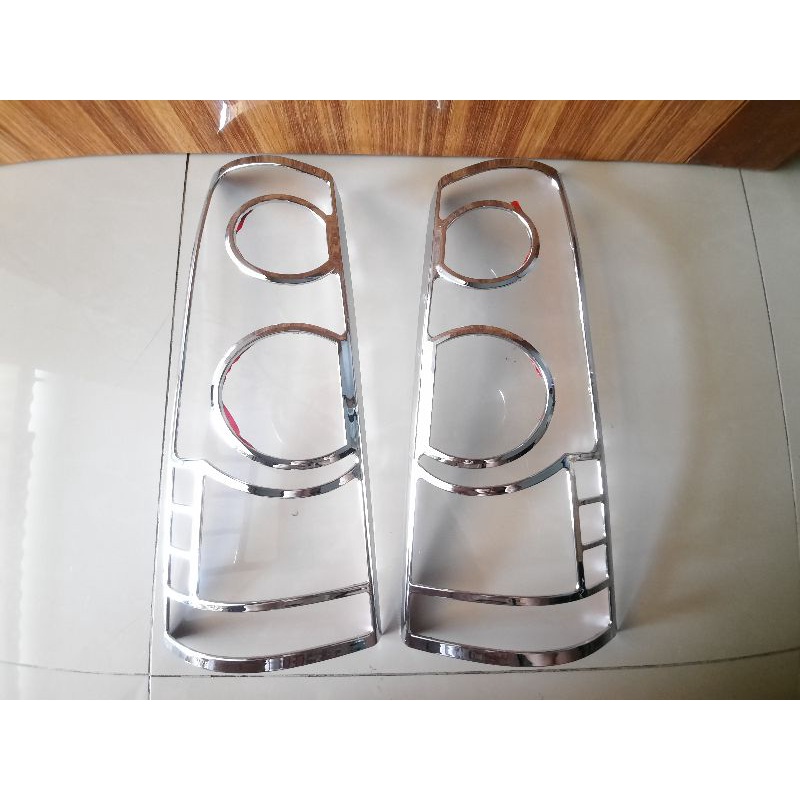 Garnis List Lampu Belakang Avanza / Xenia Lama