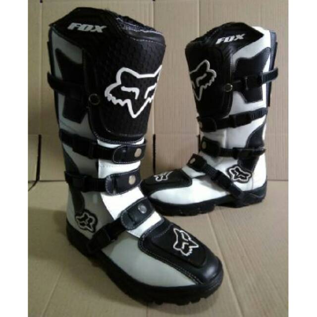 Sepatu cross trail 02 motif adv