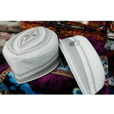 Peci putih bordir logo ka'bah