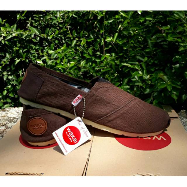 SEPATU WAKAI PRIA/WANITA SLIP ON WARNA COKLAT