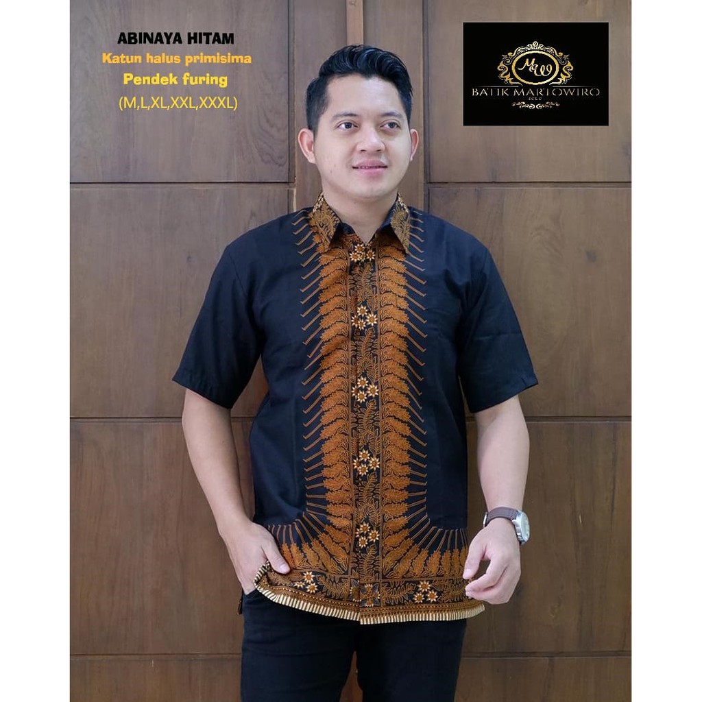 ABINAYA HITAM MARTOWIRO KEMEJA BATIK PRIA LENGAN PANJANG PENDEK LAPIS FURING ATASAN BATIK PRIA MODERN POSPOAYU HITAM BANU SAKA ASMORO KRISNAMUKTI KUNING NEW PUSPO AYU PARAMARTA NAVY KADUNG KULINO ARJUNO UNGU LEMBAYUNG ABANG KANGEN KAMULYAN NEW ABINAYA