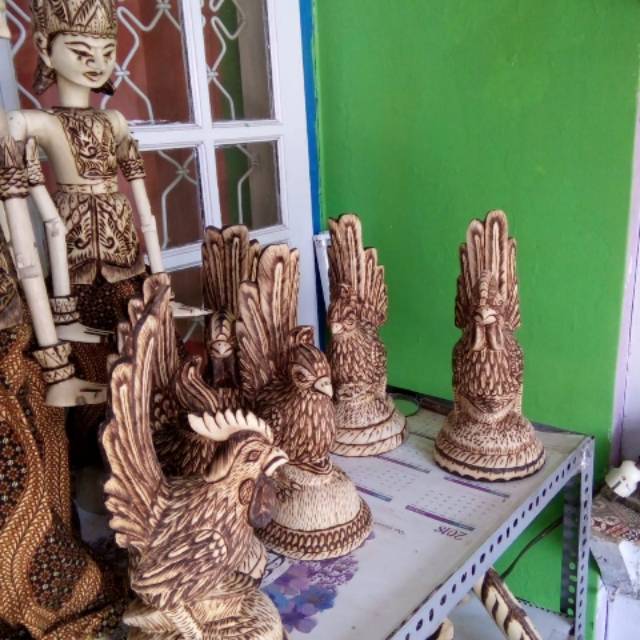 Pajangan patung ayam kate ukiran kayu