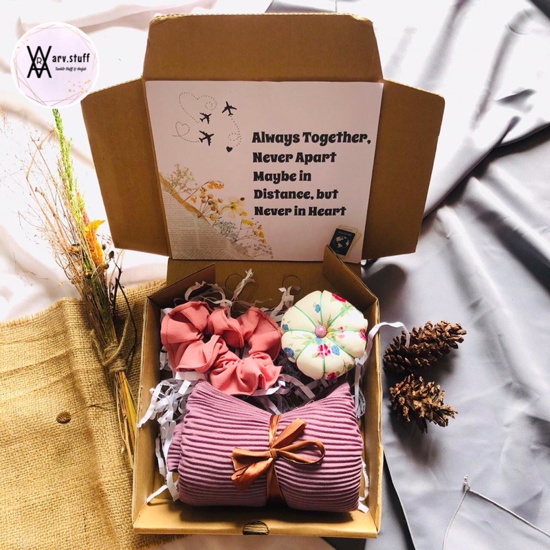 HAMPERS HIJAB JILBAB PASHMINA / Hampers hadiah wisuda kado wedding pernikahan gift box parcel termurah hampers ulang tahun hari kasih sayang romantis valentine day alat sholat hadiah murah viral termurah se shopee