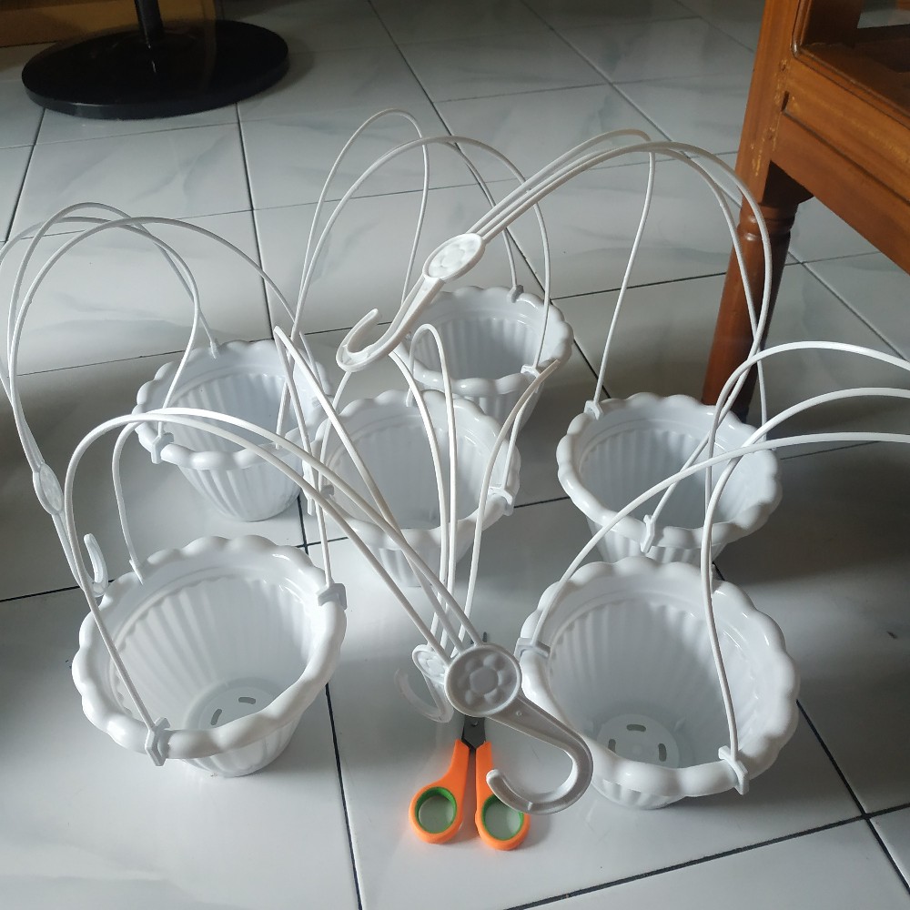 Pot Tanaman / Bunga Gantung 25 Renda Putih