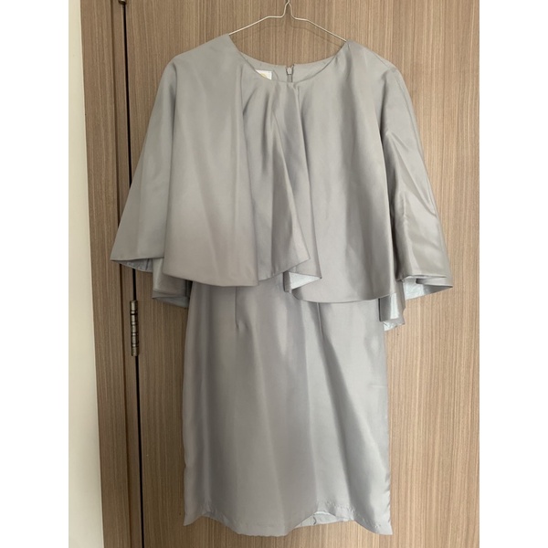 Grey Cape Dress pesta