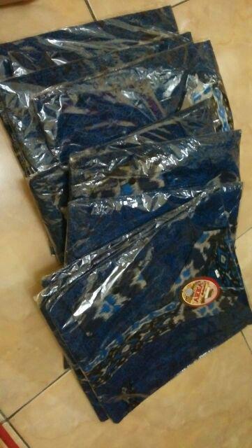 Kemeja Batik Pria Modern Lengan Panjang Motif Mega Mendung Biru Dan Coklat