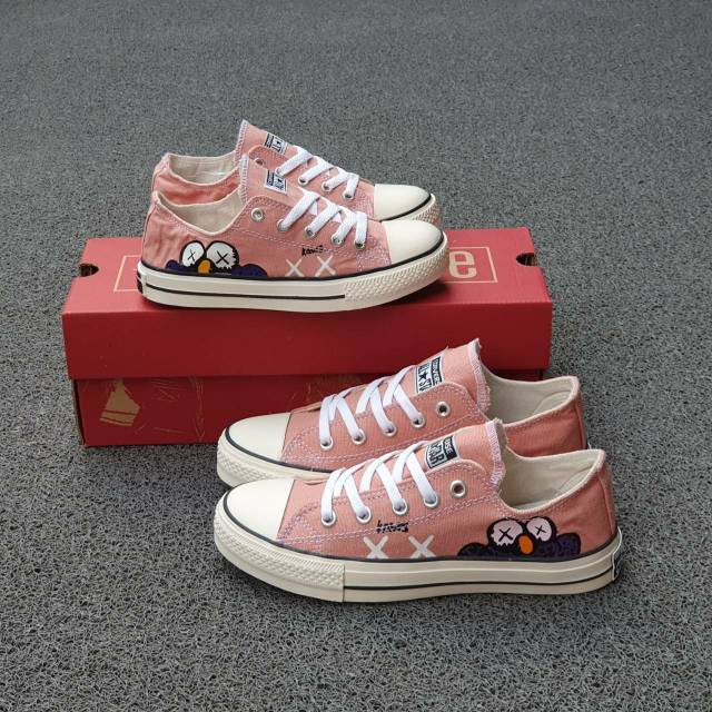 Converse x kaws elmo low