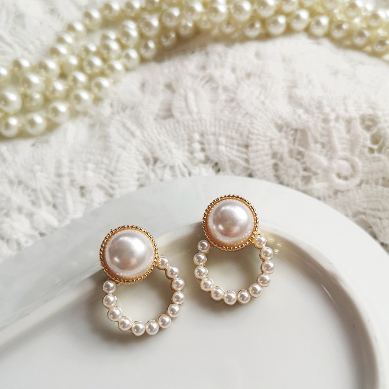 Anting Stud Bentuk Bulat Geometris Aksen Mutiara Gaya Retro Korea Untuk Wanita