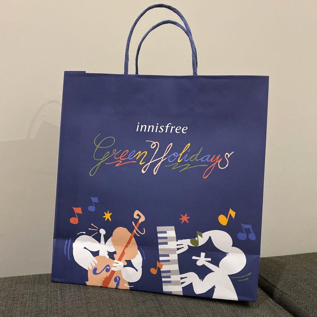 

INNISFREE Paper Bag / M / Green Holidays / Navy (28 12 x 29,5 cm)