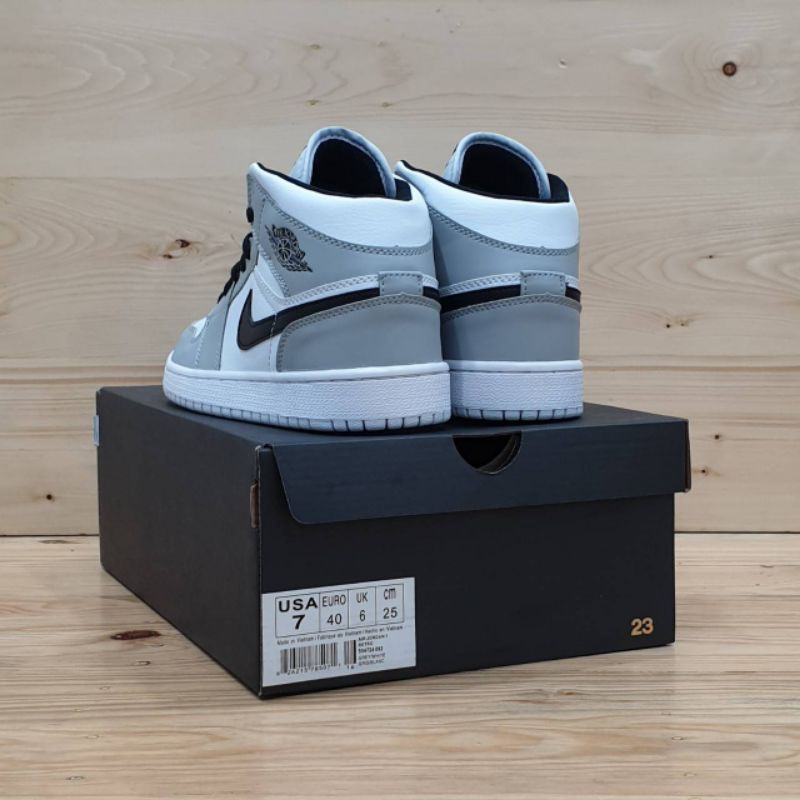 Nike Air Jordan 1 Light Smoke Grey