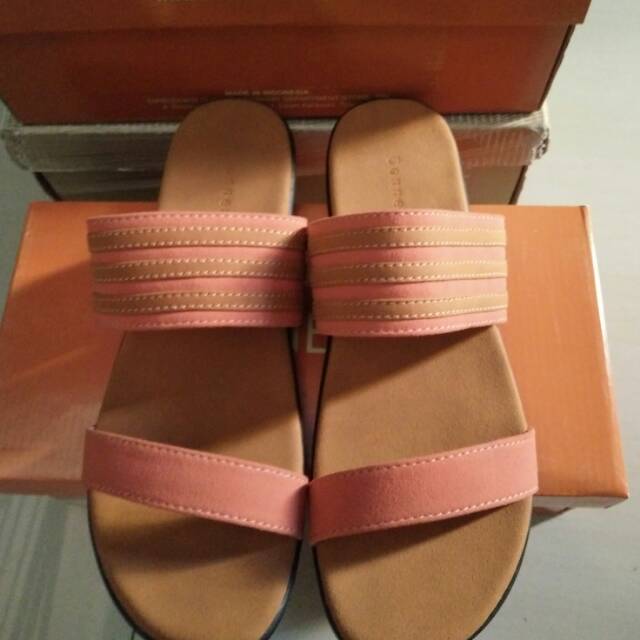 Sandal wanita merk connection