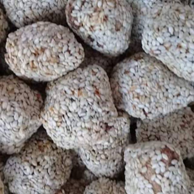 

Kue manco wijen