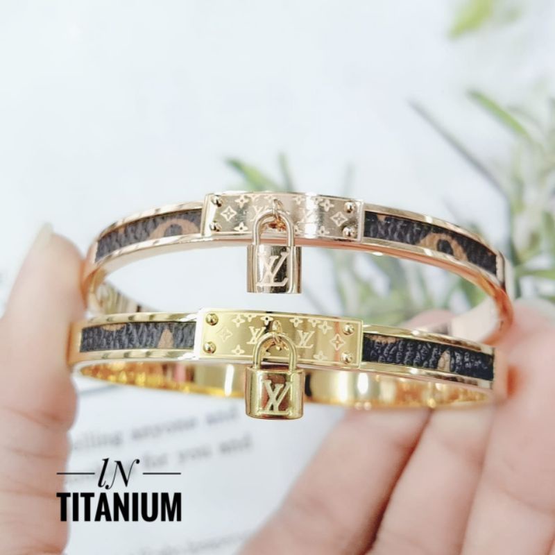 Gelang Wanita Titanium Gold Lv* Anti Karat Lv* Gembok