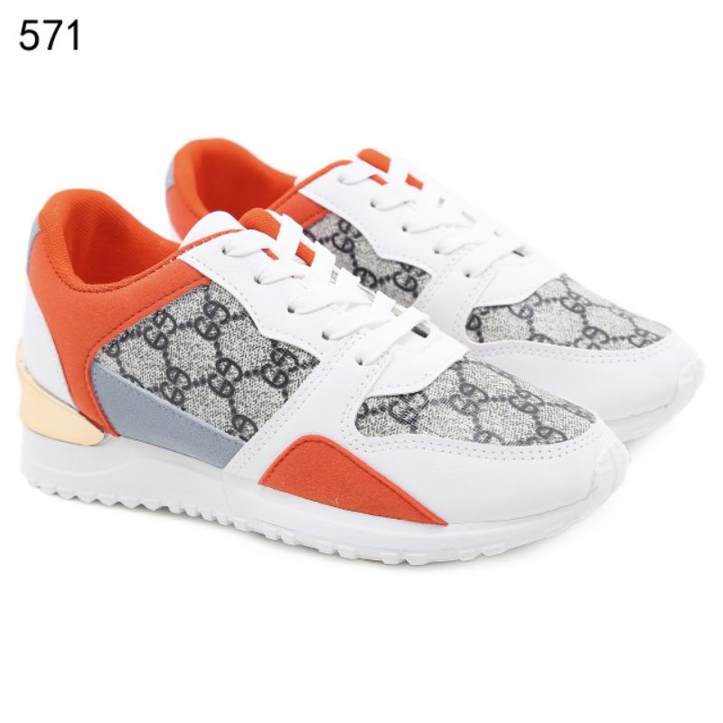 Sepatu sport Gucci Orange UK. 40