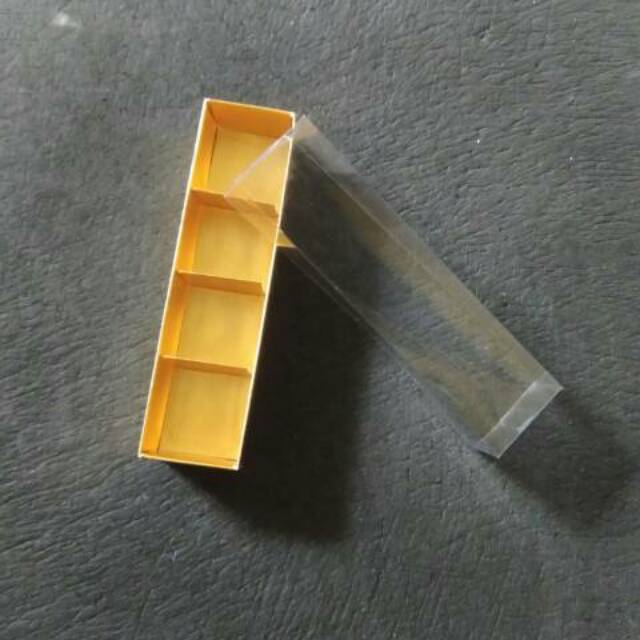 

kotak coklat - kotak nastar - kotak moci sekat 4 - sagara box sekat 4 ukuran standart