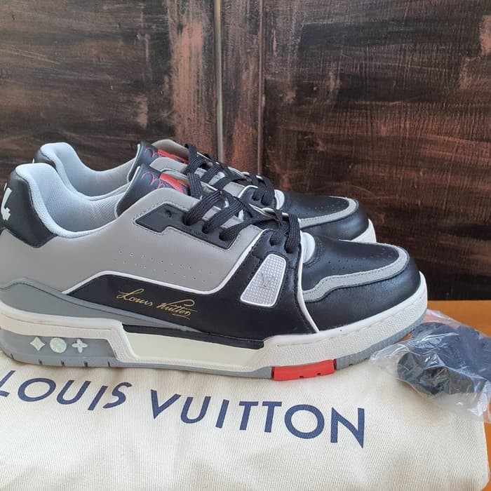 Sepatu Louis Vuitton Trainer Sneakers Grey Black Sport Import Original Running Terbaru