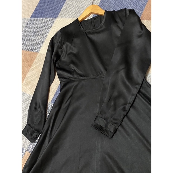 Preloved Gamis hitam silk ukuran S ld 88