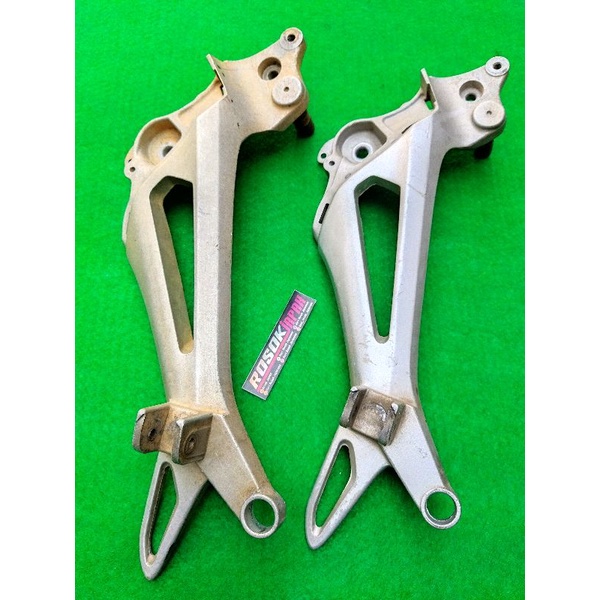 Footstep Fostep Belakang Kanan Supra X 125 Tr Dd Cakram Double Disc Original