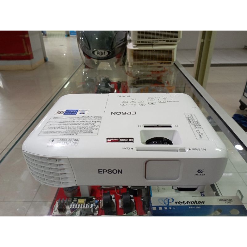 proyektor epson eb x500 bekas/second seperti baru