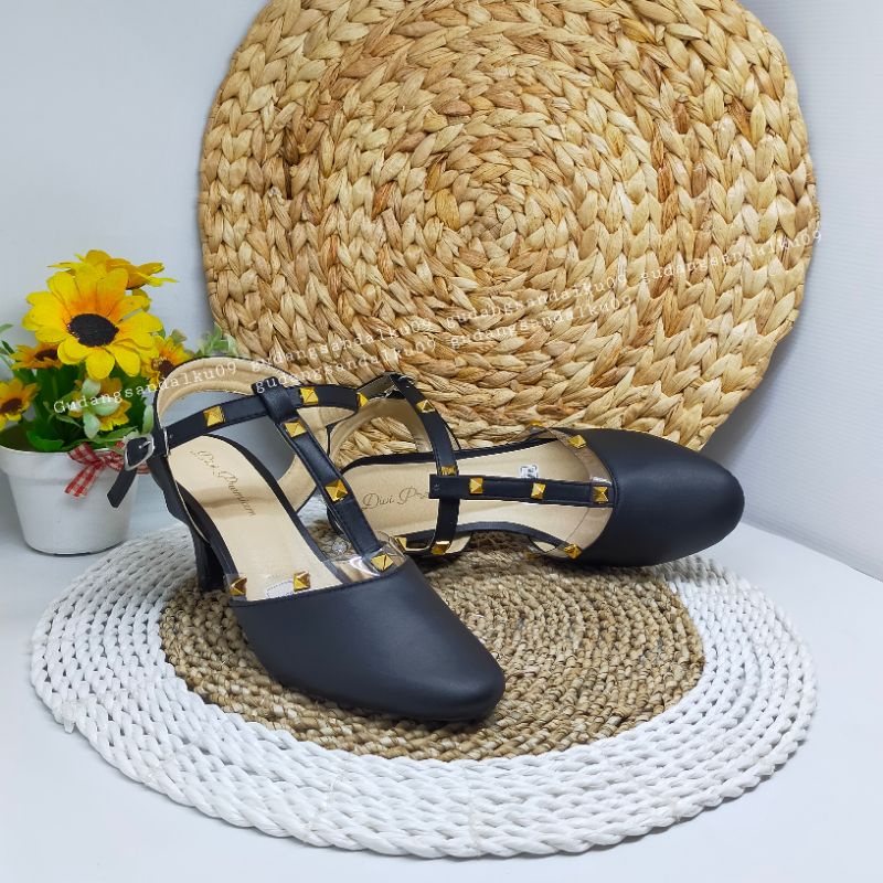 PROMO 12.12 BIGSALE Heels Wanita Val*ntino Replika Piramid Pd295 Hitam dan Cream