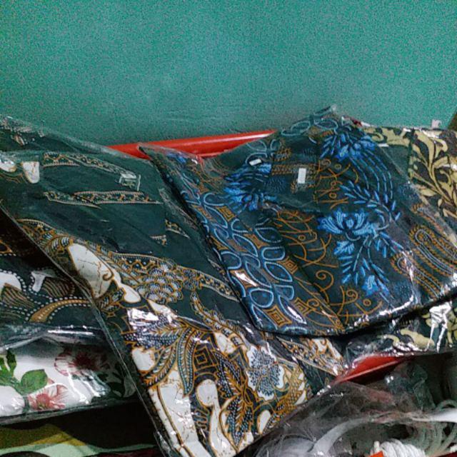 Kemejabatikpria/batikpria/batikcowok/bajubatik/pakaianbatik/batikpekalongan/batik Oval Terpopuler