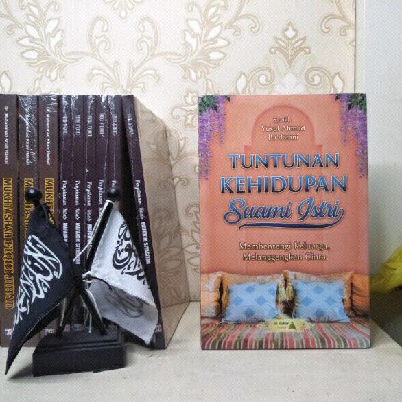 Tuntunan Kehidupan Suami Istri