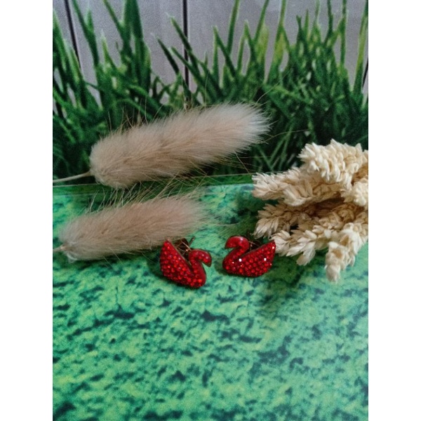 anting titanium tusuk angsa merah