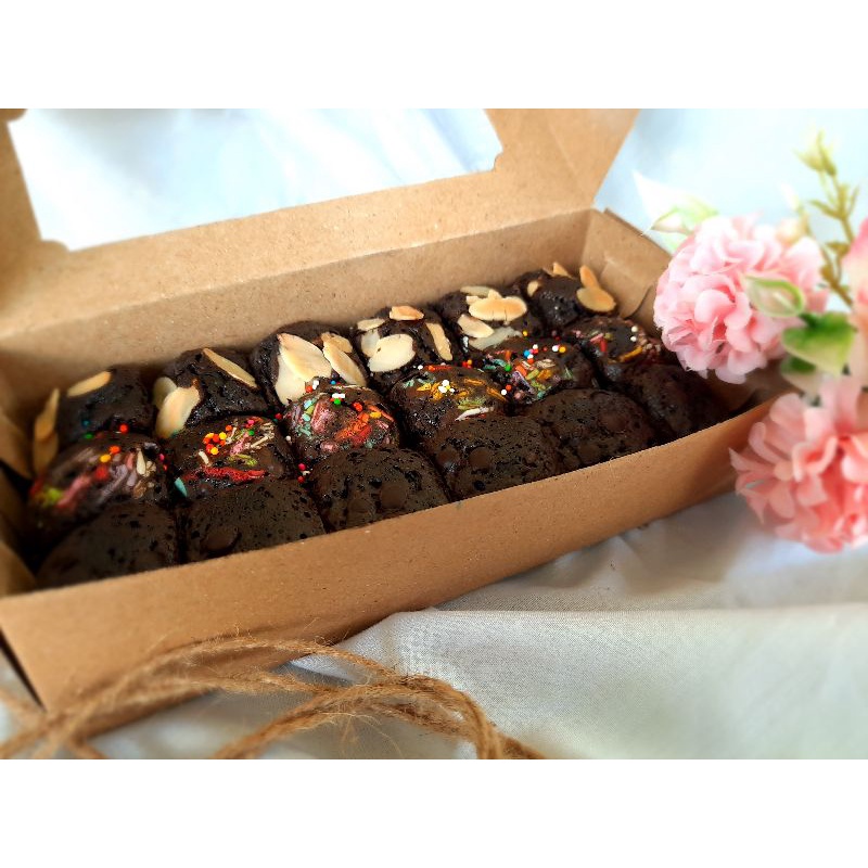 

[PRE ORDER] FUDGY BROWNIES BY M0UYA FOOD