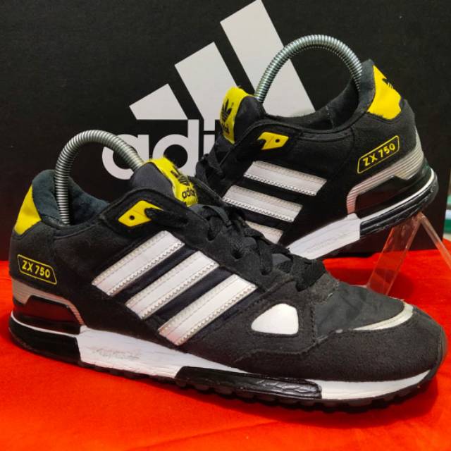 Sepatu Second Adidas ZX750 Original 