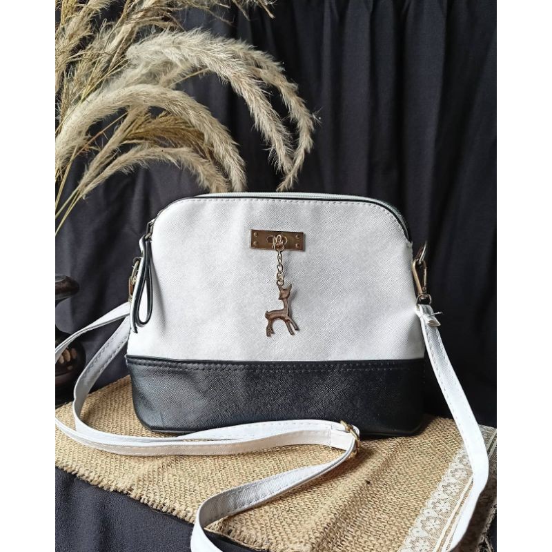 tas selempang gantungan rusa