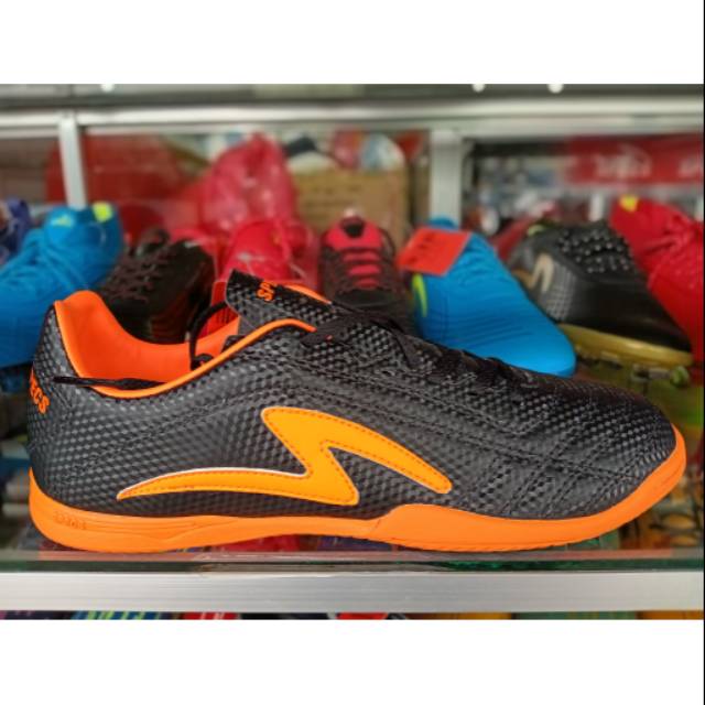 Sepatu Futsal Specs Porto 19 IN Black Vibrant Orange Original