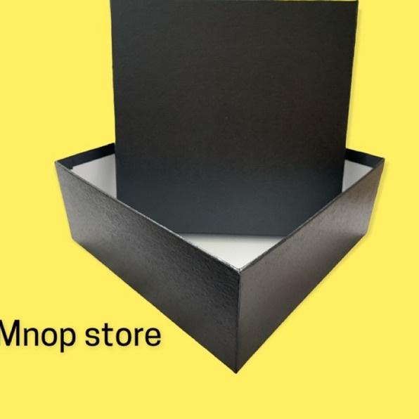

Harga Termurah MW0WM kotak kado 22 x 22 tinggi 9 cm / kotak kue 37 Laris